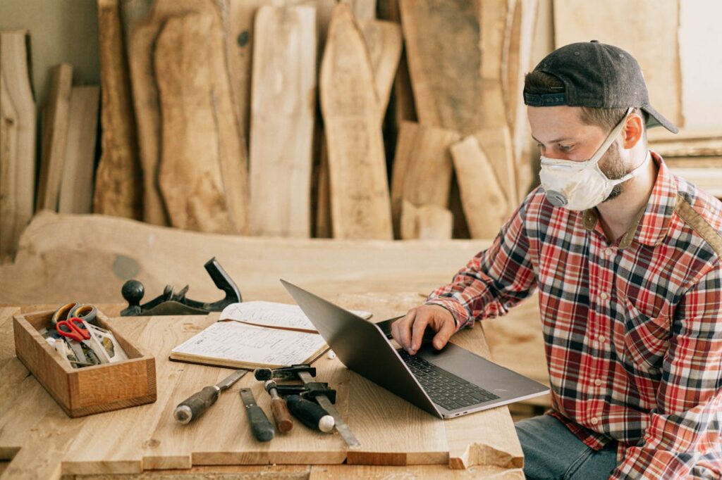 Webdesing für Handwerker - Computer am Arbeitplatz